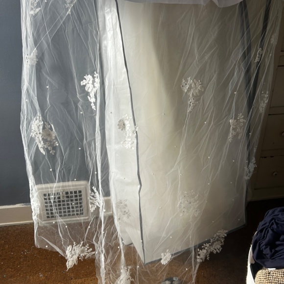 Wedding Dress - Picture 8 of 11